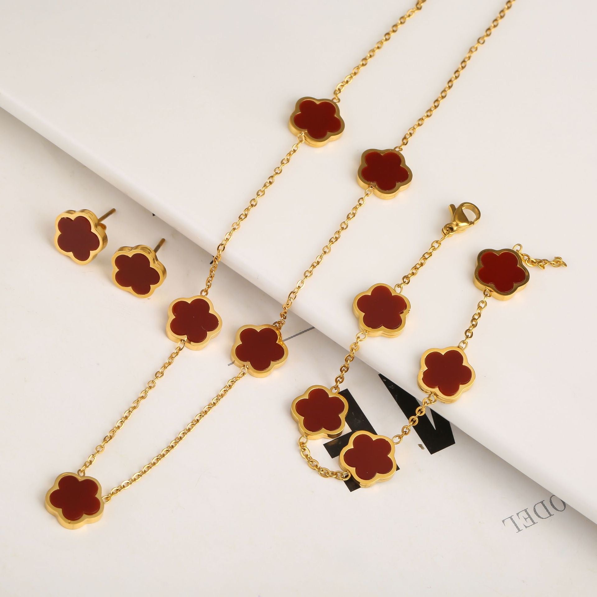 Small Fresh And Lovely Green Drop Gum Flower Gold Bracelet Jewelry